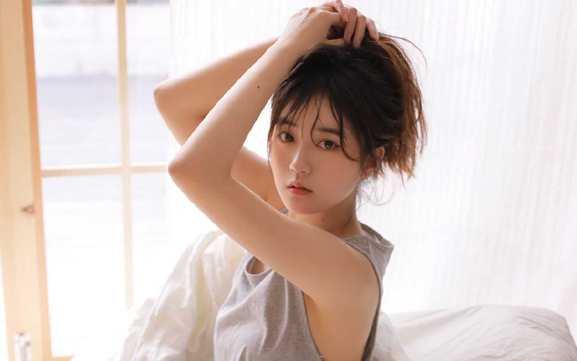 “凌驾风云之上！——冠军车手的巅峰瞬间”