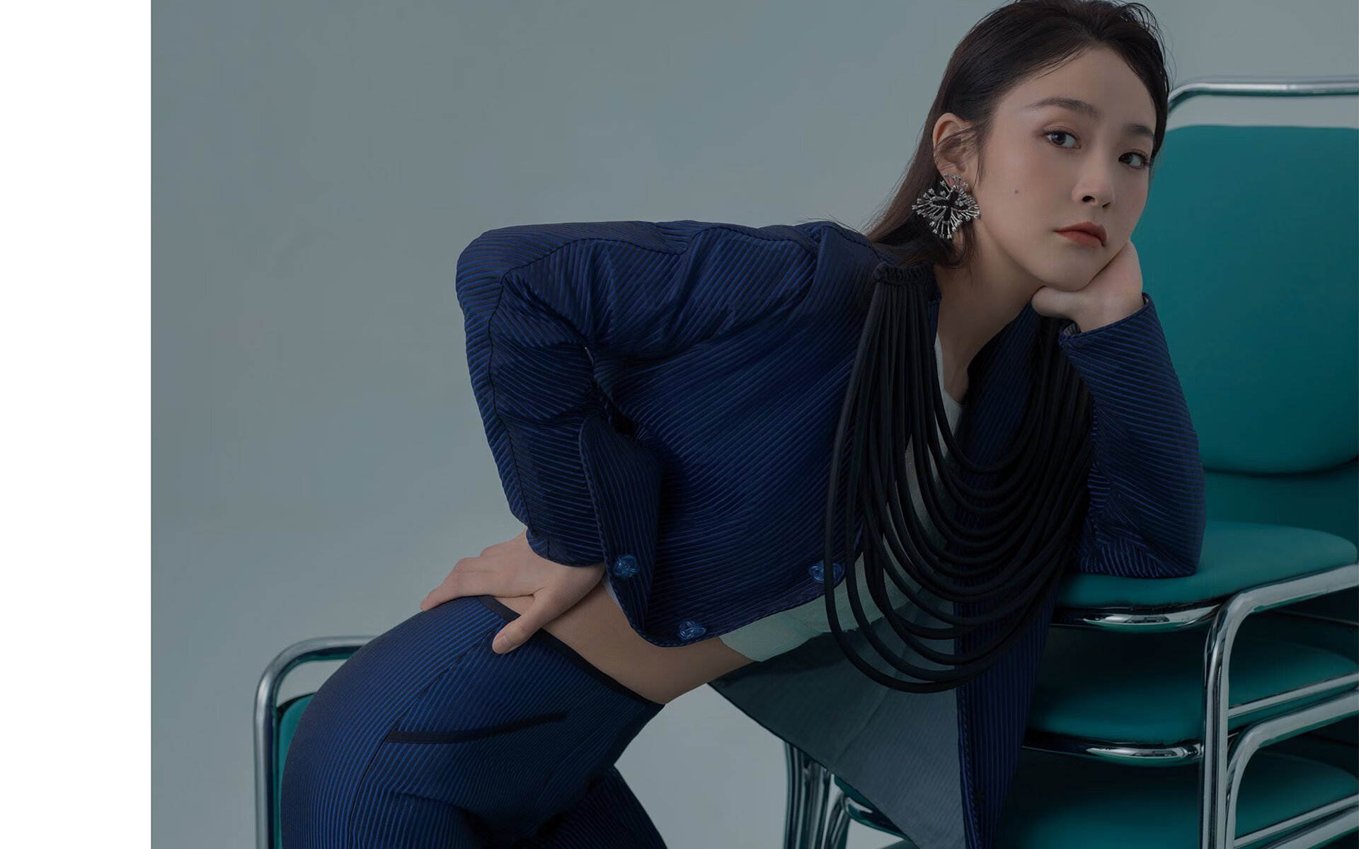 FB体育下载-明星对决：张伟砍下30分，赛场表现抢眼！，明星张伟男