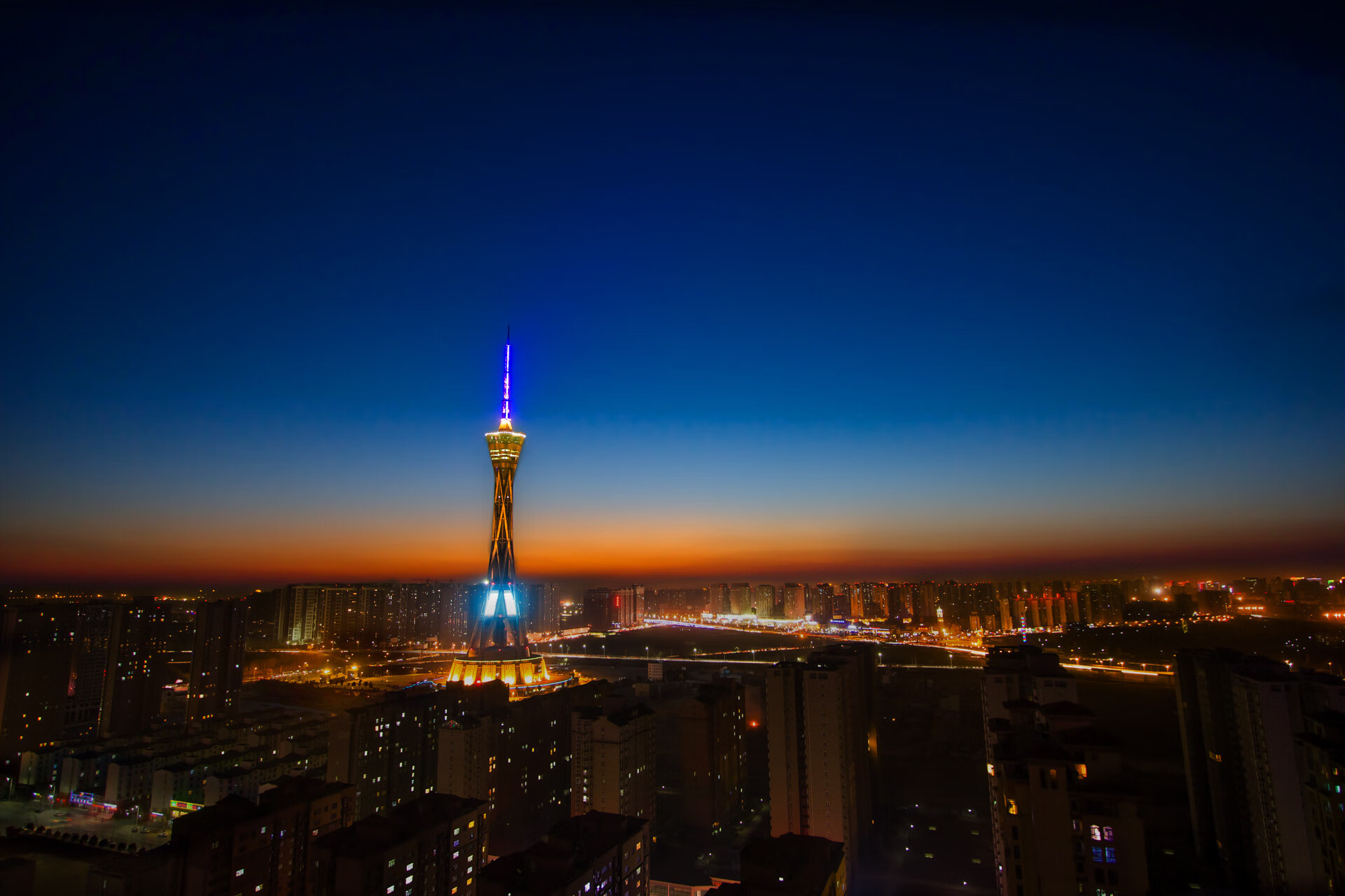 国足在世界杯中爆冷 战术执行成争议点，国足冲击2022年世界杯