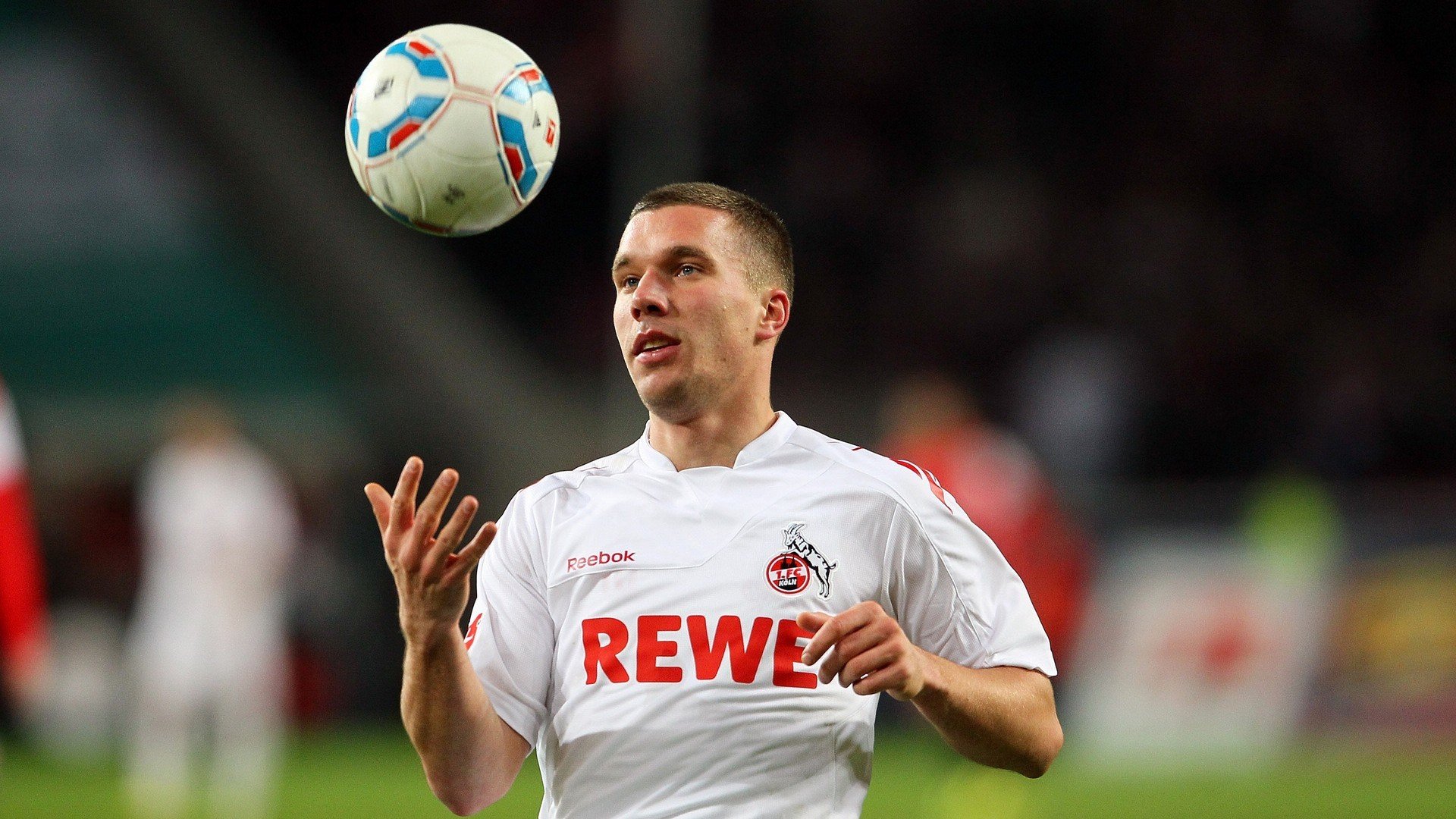 “德甲领头羊状态火热，争夺冠军进入白热化”，德甲收官